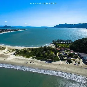 apartamento-ponta-do-papagaio-cobertura-300-mts-do-mar.santa-catarina-brasil.com/